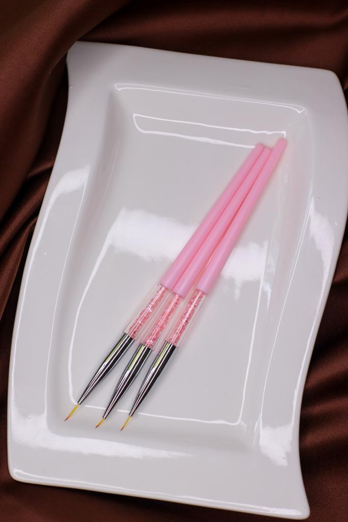 Pink Graphic Eyeliner Brush Set