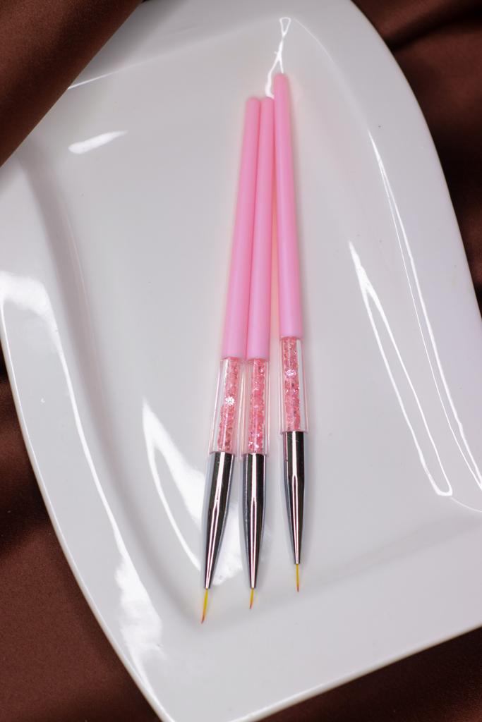 Pink Graphic Eyeliner Brush Set