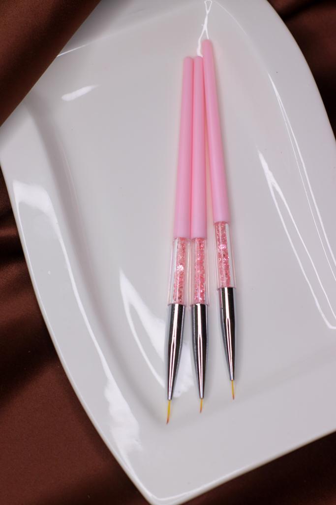 Pink Graphic Eyeliner Brush Set